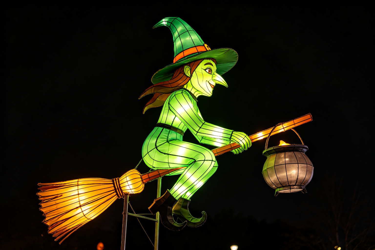 Witch on Broomstick Lantern Display (ZD-133) - Festival & Holiday Lanterns by Zedong, dimensions 250x100x300cm